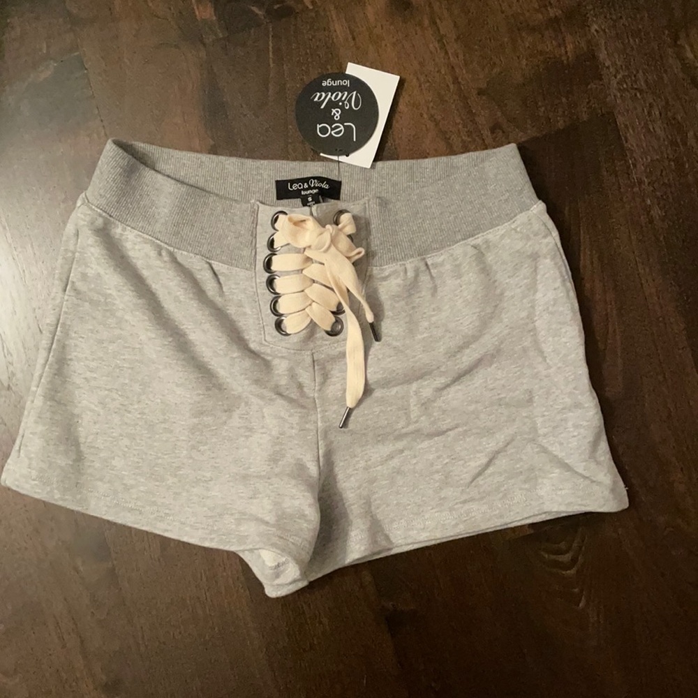 Gray cotton shorts size small Lea & Viola